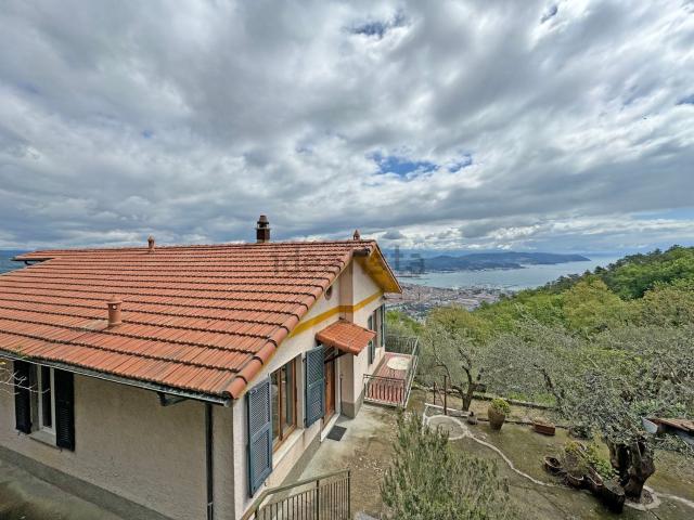 Case e ville in vendita di 190 m² in Via Vecchiora, 49