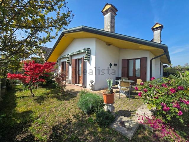 Case e ville in vendita di 190 m² in Via Vittorio Veneto