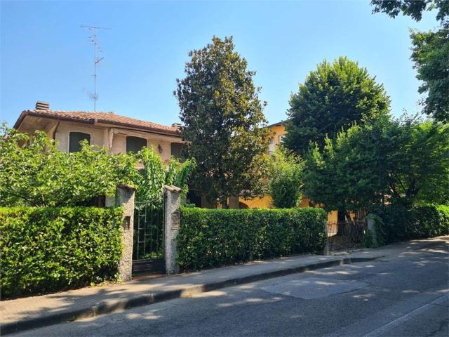 Case e ville in vendita di 190 m² in Viale della Resistenza, 24