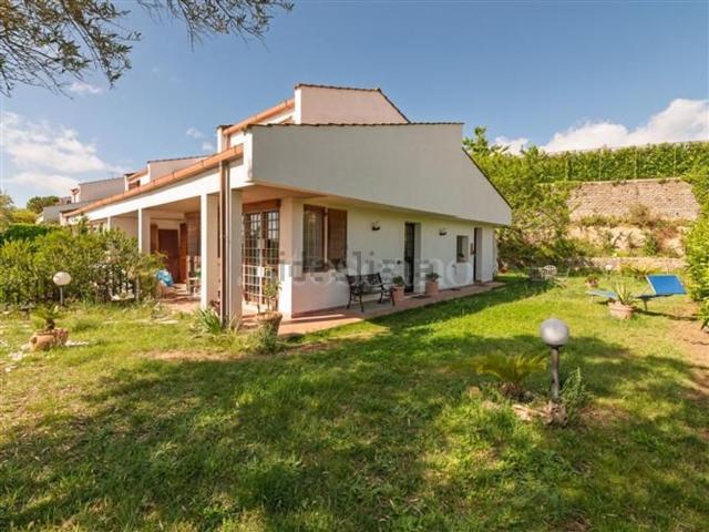 Case e ville in vendita di 190 m² in Viale delle Rughe