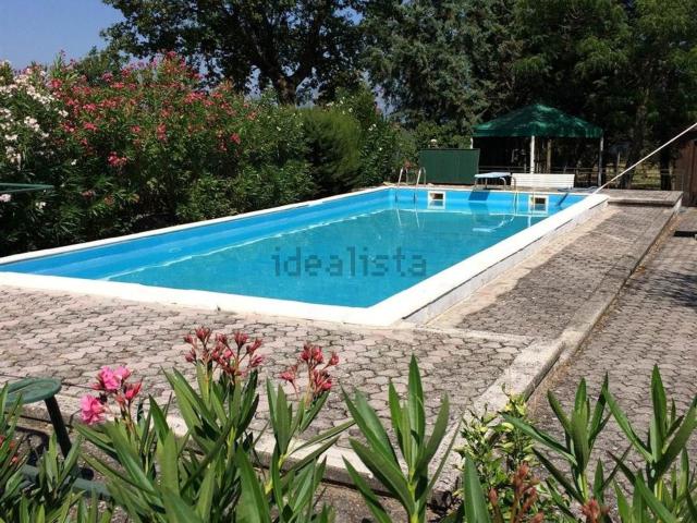 Case e ville in vendita di 190 m² in Vico Tre Cantoni, 4