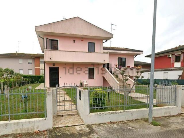 Case e ville in vendita di 190 m² in Borgo Collegno, 13