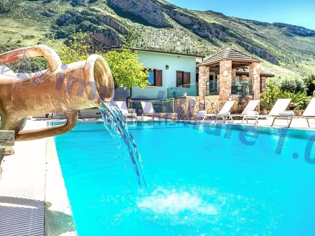 Case e ville in vendita di 190 m² in Contrada Fraginesi