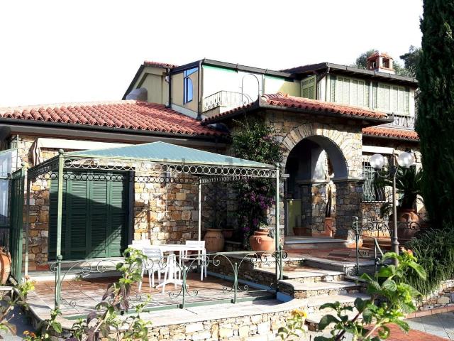 Case e ville in vendita di 190 m² in Località Piazza