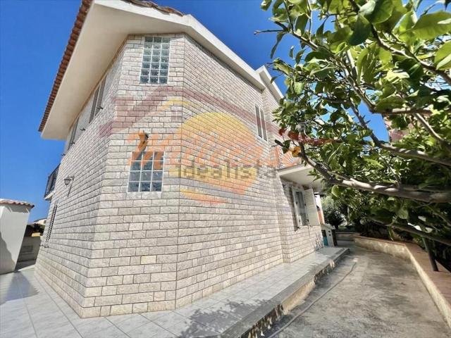 Case e ville in vendita di 190 m² in Strada Capo Murro di Porco