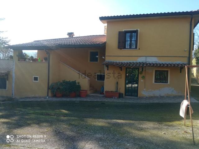 Case e ville in vendita di 190 m² in Strada Chiusa, 7