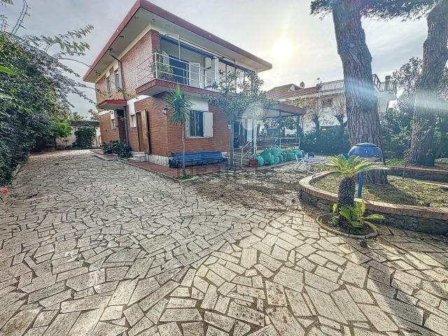 Case e ville in vendita di 190 m² in Strada Statale 1, 136