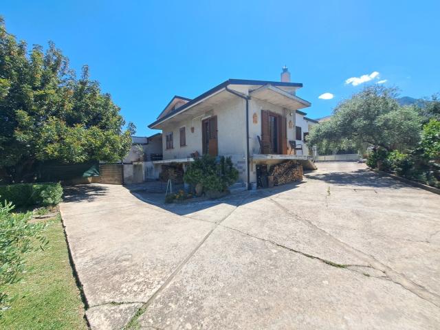 Case e ville in vendita di 190 m² in Strada Statale 293 di Giba