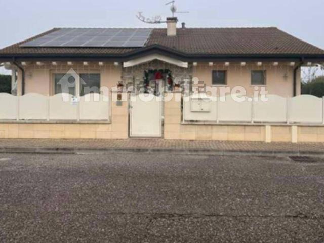Case e ville in vendita di 191 m² in Via Calzavara