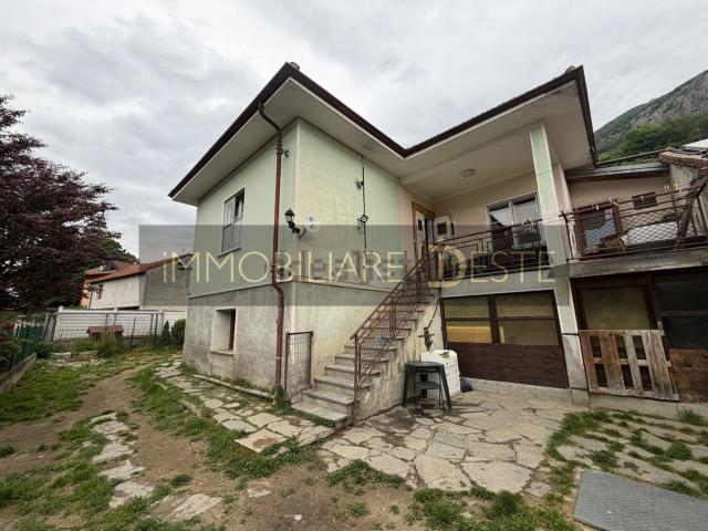 Case e ville in vendita di 191 m² in Via Felice Falco, 6