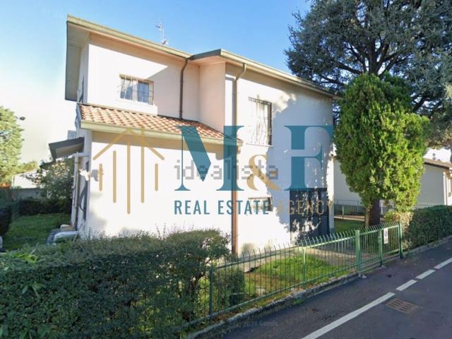 Case e ville in vendita di 191 m² in Via Silvio Pellico, 22