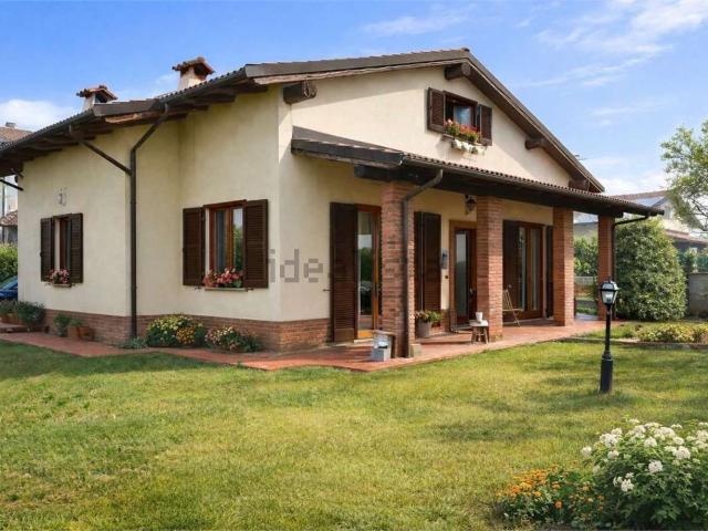 Case e ville in vendita di 191 m² in Via Piacenza