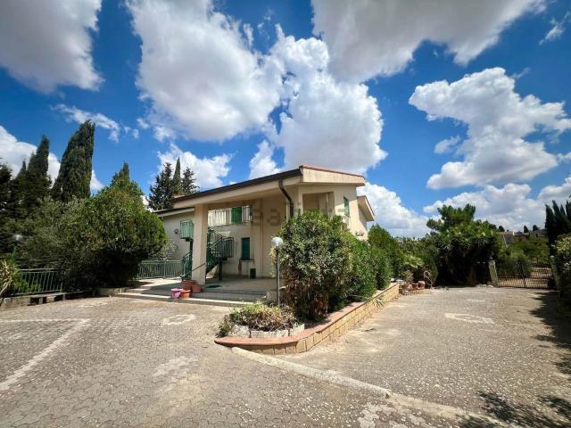 Case e ville in vendita di 191 m² in Contrada Grotticelle
