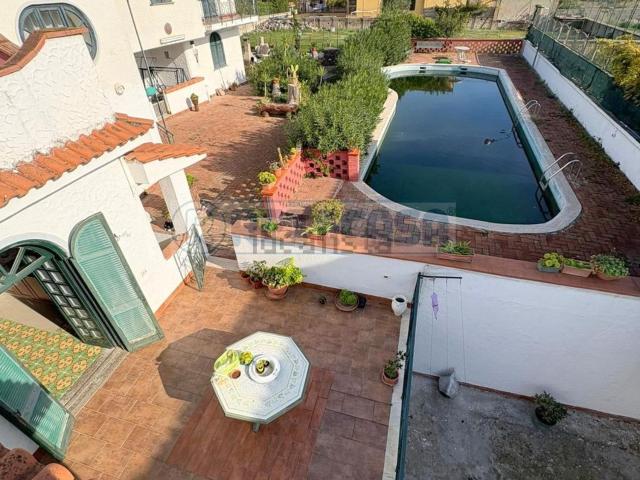 Case e ville in vendita di 1924 m² in Viale Cimabue, 33