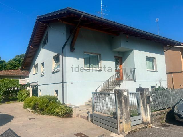 Case e ville in vendita di 192 m² in Via C. Colombo, 12