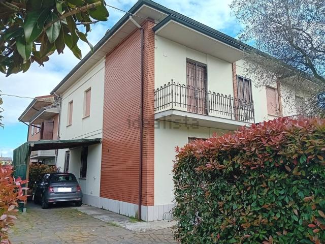 Case e ville in vendita di 192 m² in Via G. d&apos Annunzio