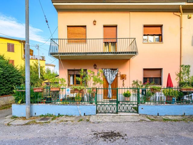 Case e ville in vendita di 192 m² in Via Gora e Barbatole