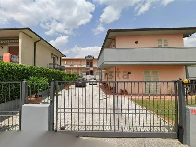 Case e ville in vendita di 192 m² in Via delle Rose, 23