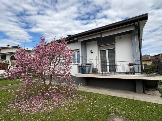 Case e ville in vendita di 192 m² in Via Piave, 3