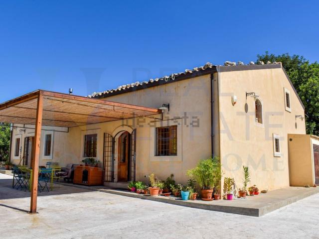 Case e ville in vendita di 192 m² in Via Tommaso Fazello, 228