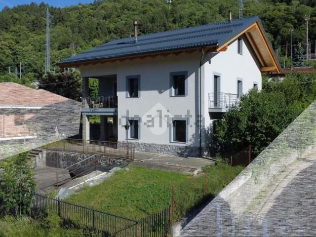 Case e ville in vendita di 192 m² in Via Torino