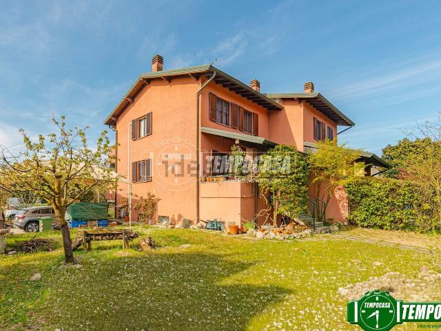 Case e ville in vendita di 192 m² in Via Villaggio Campagna