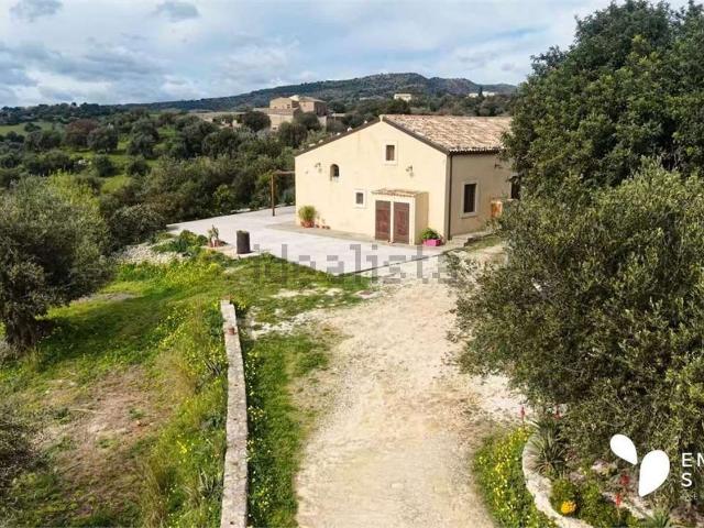Case e ville in vendita di 192 m² in Contrada Pantanello