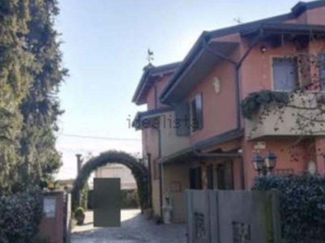 Case e ville in vendita di 193 m² in Via IV Novembre, 21