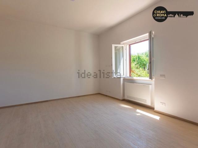 Case e ville in vendita di 193 m² in Via Salaria, 31