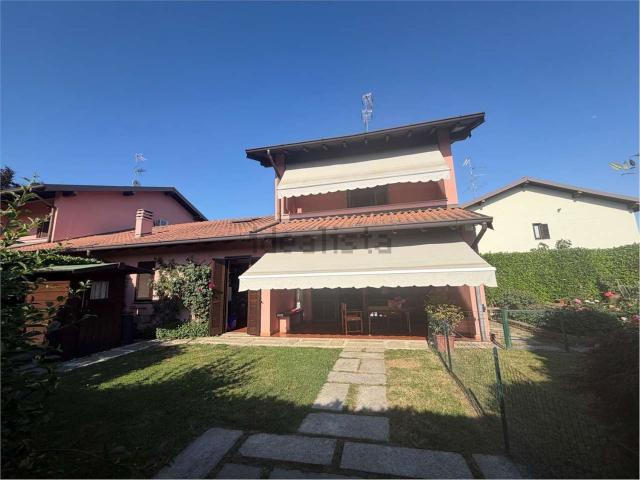 Case e ville in vendita di 193 m² in Via Selvigia, 46