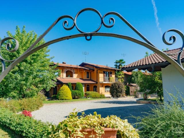 Case e ville in vendita di 193 m² in Via Rivetta, 38