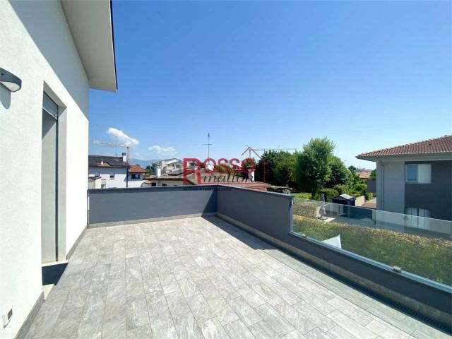 Case e ville in vendita di 194 m² in Via Conti Agosti