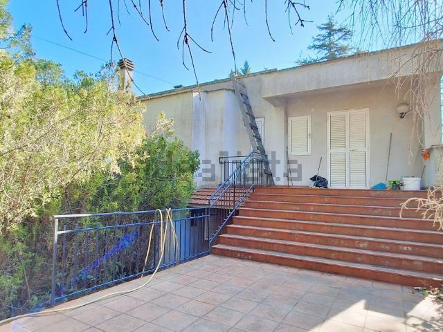 Case e ville in vendita di 194 m² in Via Cisternino Zona M, 28