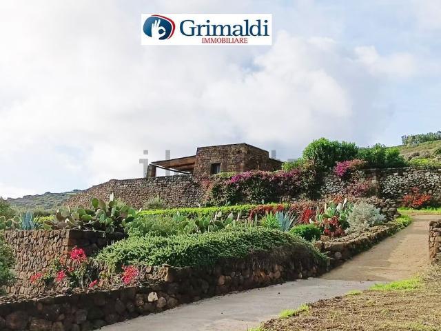Case e ville in vendita di 194 m² in Via Khamma Sotto, 1