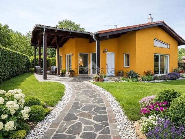 Case e ville in vendita di 194 m² in Via Montegrappa, 20