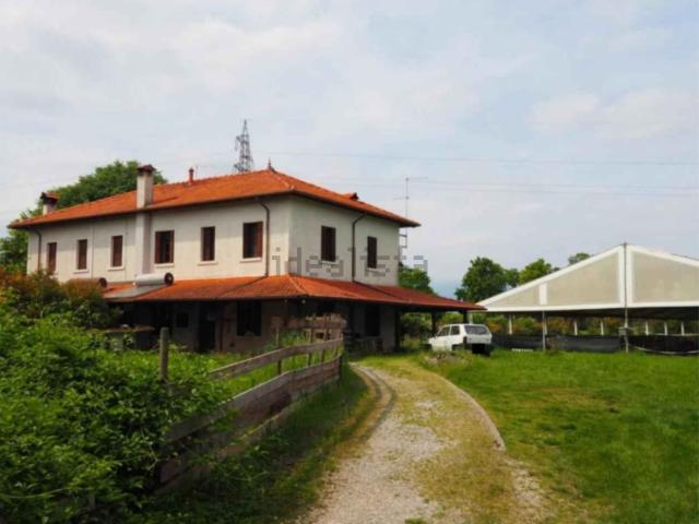 Case e ville in vendita di 194 m² in Via San Quirino