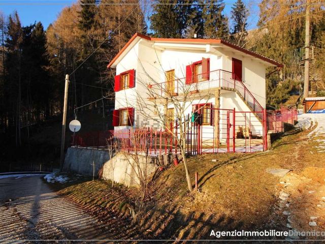 Case e ville in vendita di 194 m² in Via Pineta