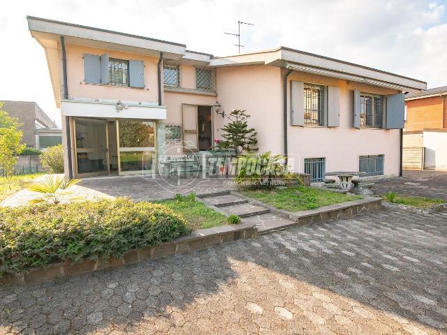 Case e ville in vendita di 194 m² in Via Trecella