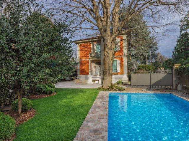 Case e ville in vendita di 194 m² in Viale Ippodromo, 1
