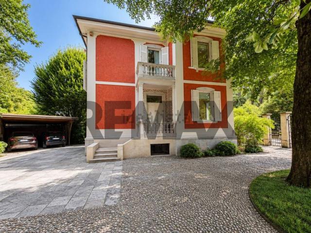 Case e ville in vendita di 194 m² in Viale Ippodromo, 1