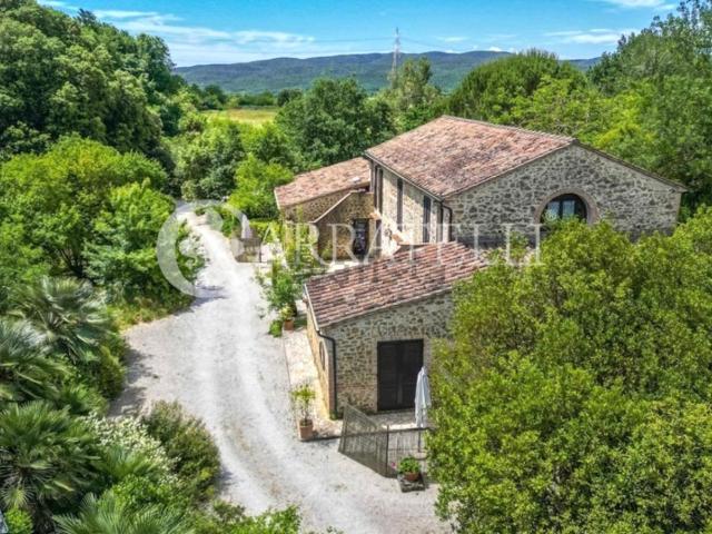 Case e ville in vendita di 1959 m² in Strada del Vivoli, 42