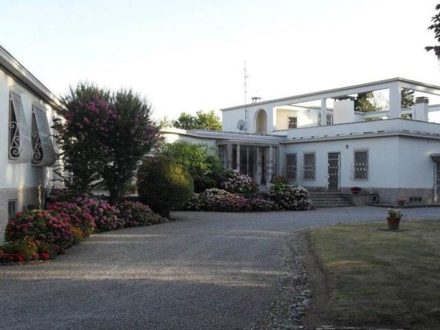 Case e ville in vendita di 1950 m²