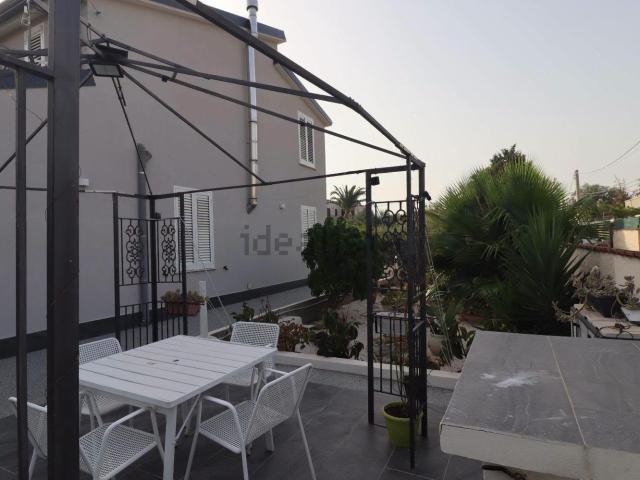 Case e ville in vendita di 195 m² in Via Cannatello