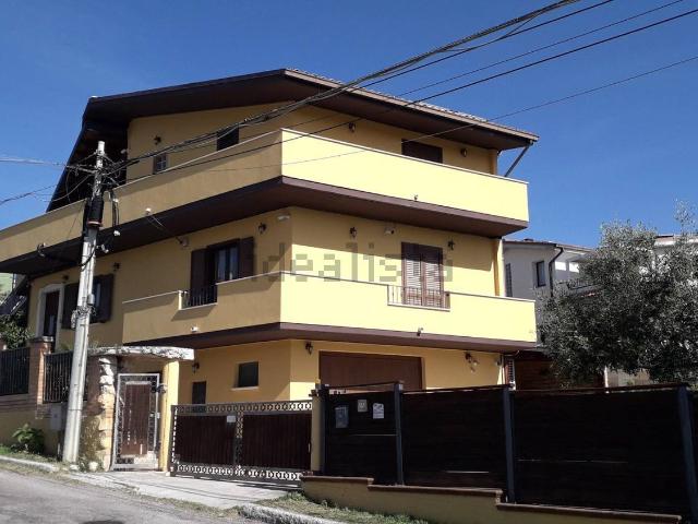 Case e ville in vendita di 195 m² in Via alento