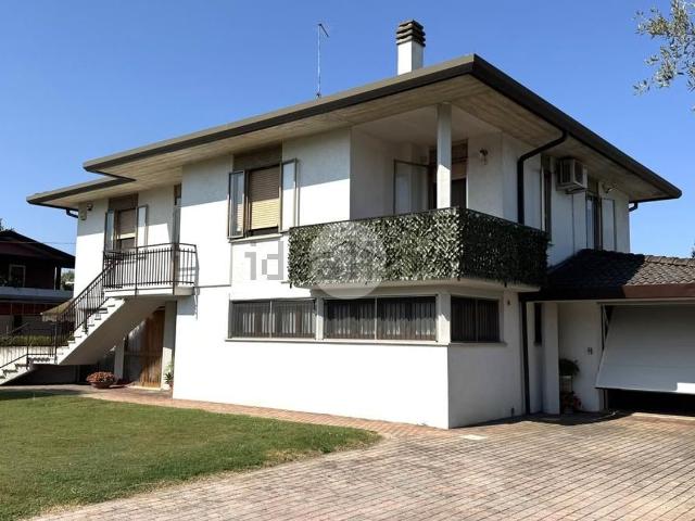 Case e ville in vendita di 195 m² in Via Baratta Vecchia