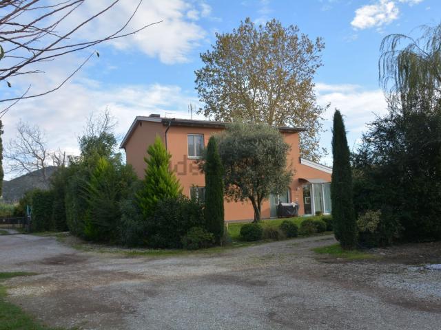 Case e ville in vendita di 195 m² in Via Giuseppe Di Vittorio