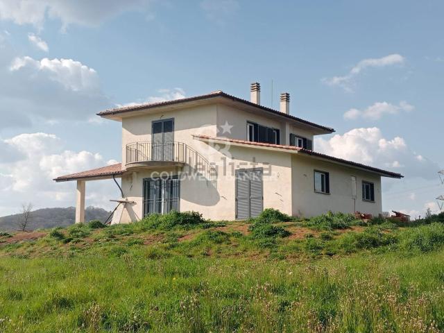 Case e ville in vendita di 195 m² in Via di valle mola