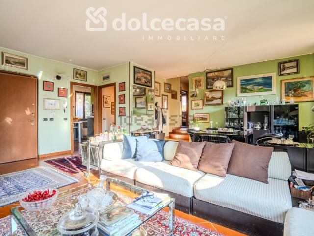 Case e ville in vendita di 195 m² in Via Marche, 3