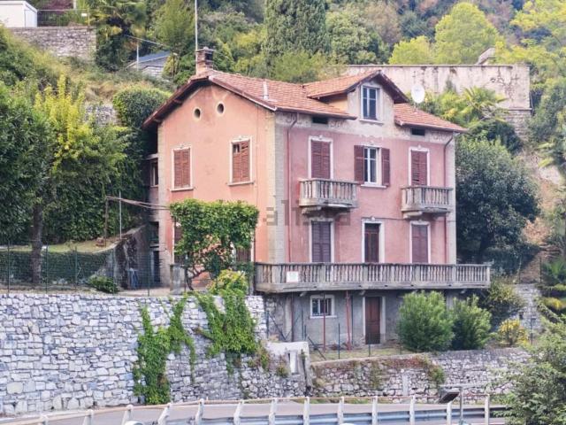 Case e ville in vendita di 195 m² in Via San Sisinio