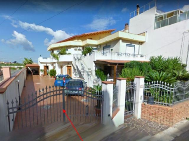 Case e ville in vendita di 195 m² in Via XXI Ottobre